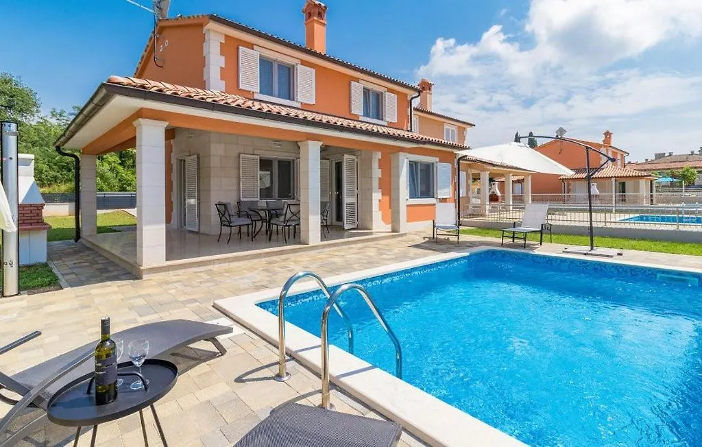 Villas Resort In Pula