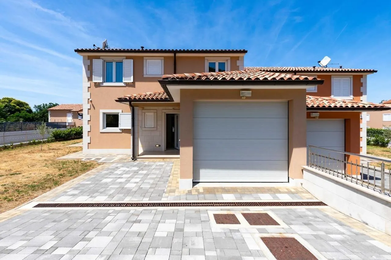 Villas Resort In Pula 0*,
