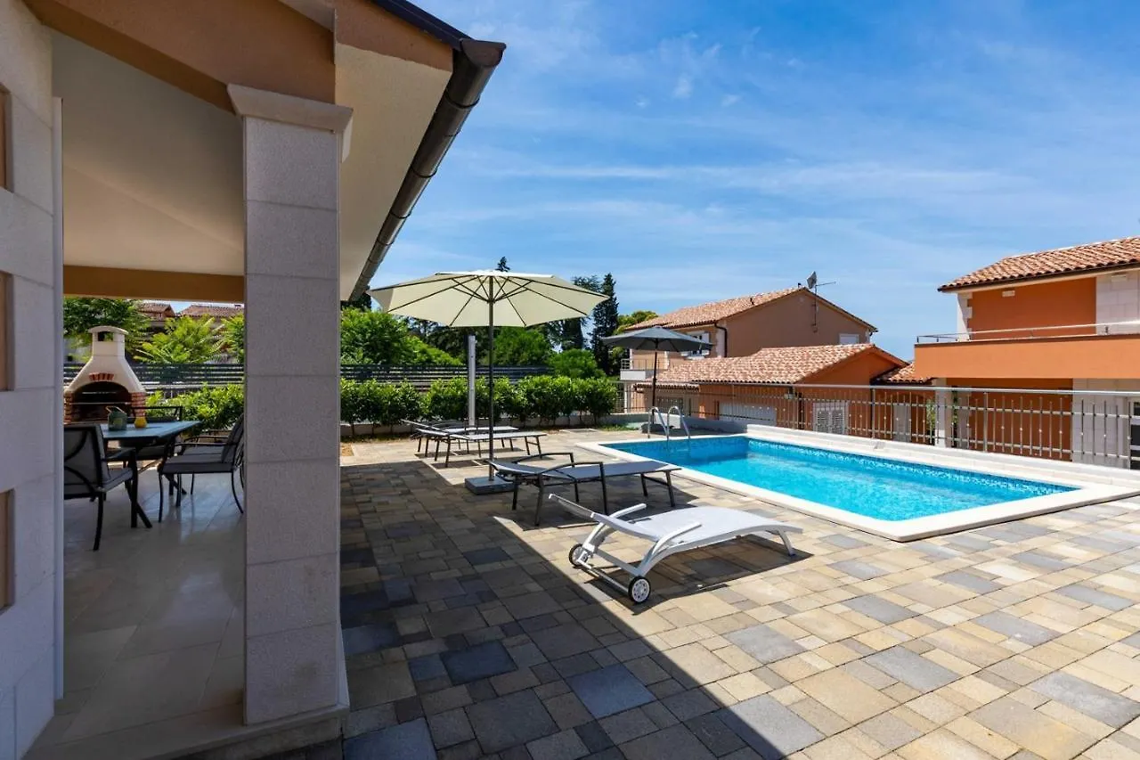 Villas Resort In Pula