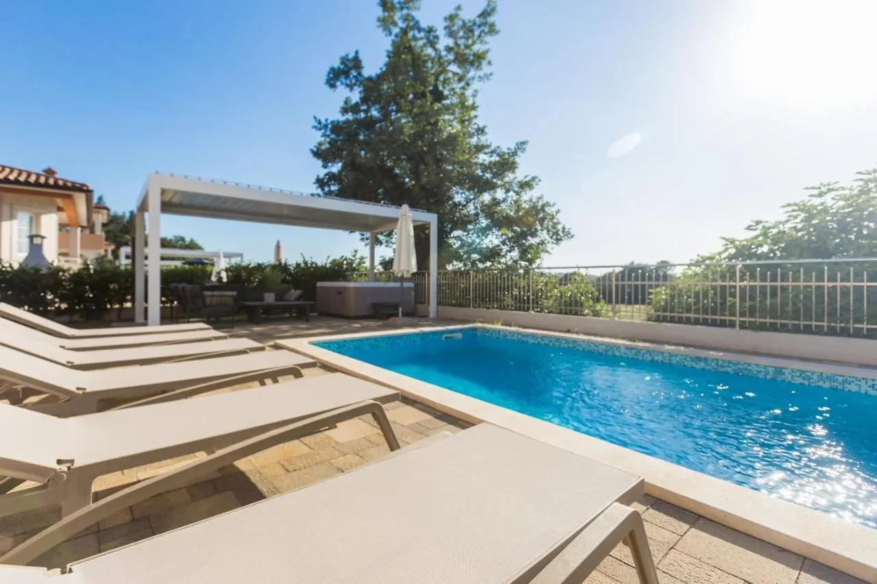 Villas Resort In Pula