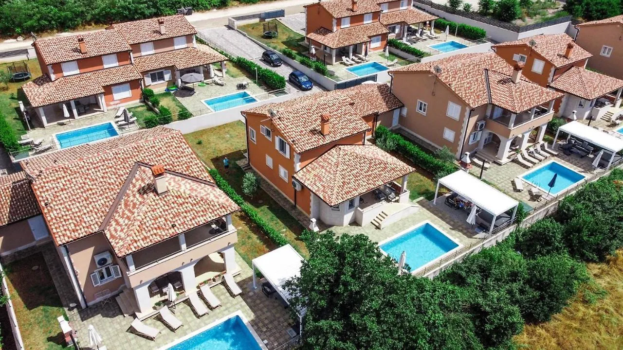 Villas Resort In Pula 0*,  Chorvatsko